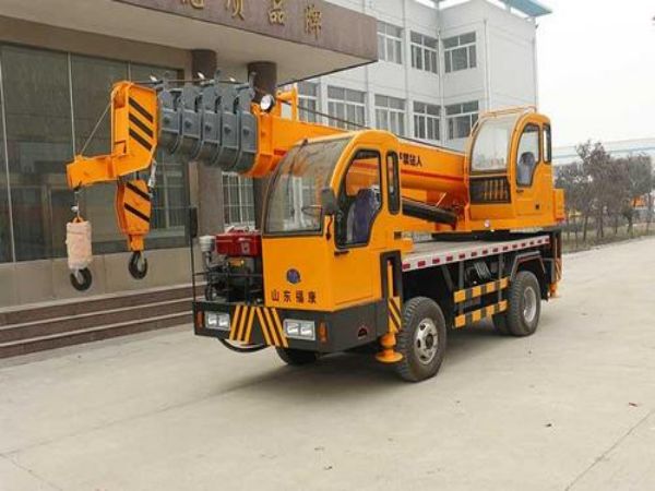 榆树市吊车租赁公司_雨吊车出租各种重型机械、设备、装卸
